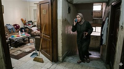انا ساكنه في بيت عيله